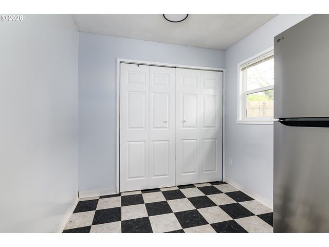 13005 Sw WALKER Rd, Beaverton, OR 97005