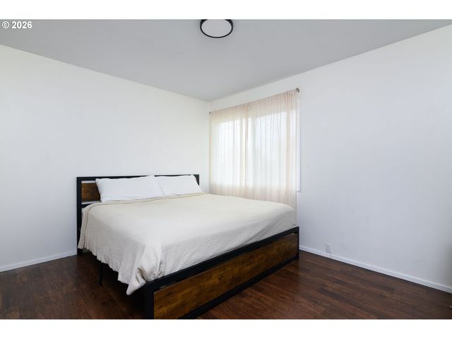 13005 Sw WALKER Rd, Beaverton, OR 97005