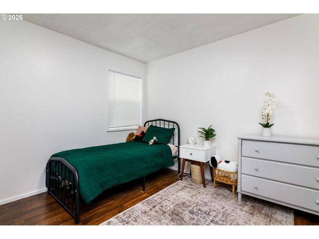 13005 Sw WALKER Rd, Beaverton, OR 97005