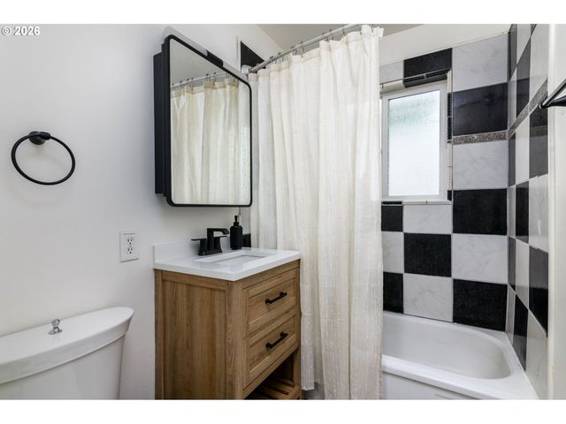 13005 Sw WALKER Rd, Beaverton, OR 97005