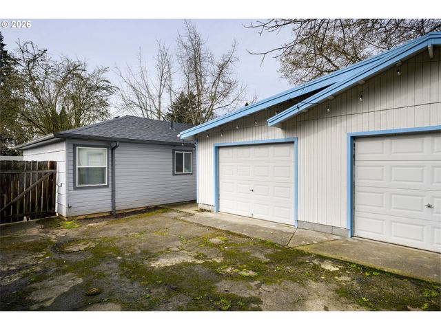 13005 Sw WALKER Rd, Beaverton, OR 97005