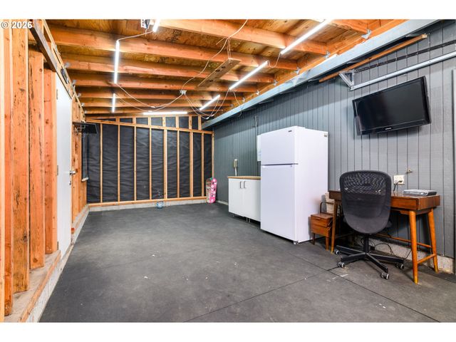 13005 Sw WALKER Rd, Beaverton, OR 97005