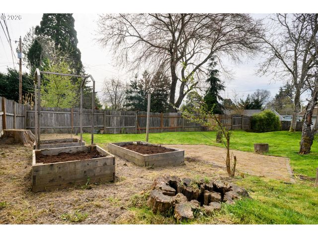 13005 Sw WALKER Rd, Beaverton, OR 97005