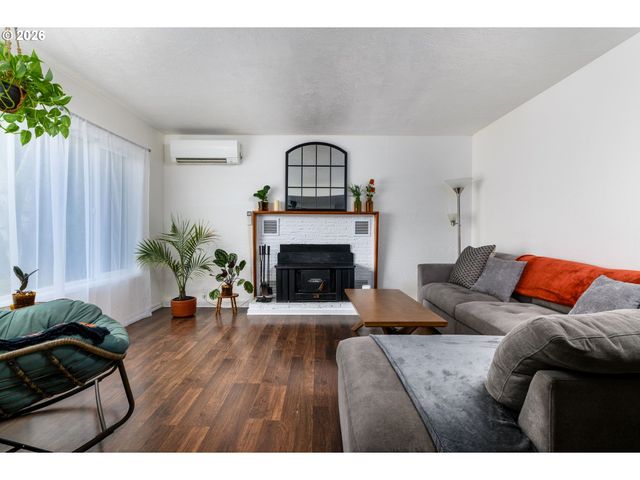 13005 Sw WALKER Rd, Beaverton, OR 97005