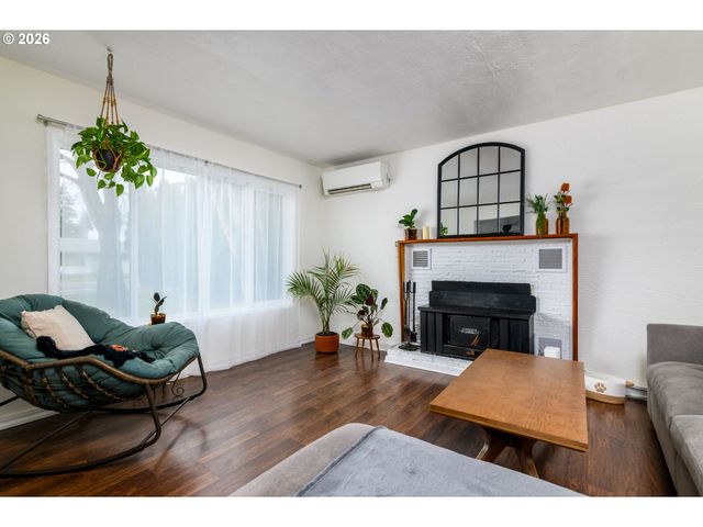 13005 Sw WALKER Rd, Beaverton, OR 97005