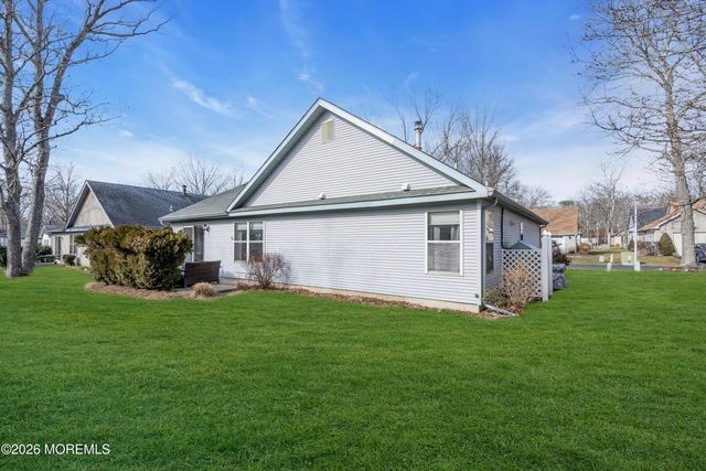 528 Petunia Lane, Whiting, NJ 08759