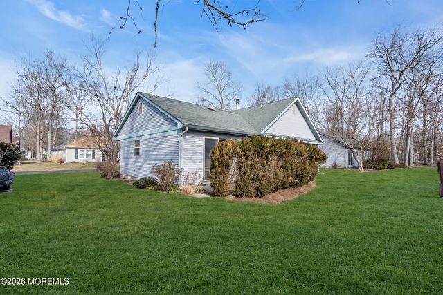 528 Petunia Lane, Whiting, NJ 08759