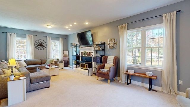 1205 New Braintree Rd, Oakham, MA 01068