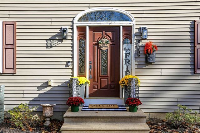 1205 New Braintree Rd, Oakham, MA 01068