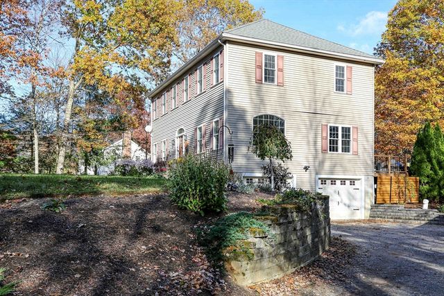 1205 New Braintree Rd, Oakham, MA 01068