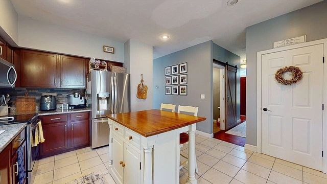 1205 New Braintree Rd, Oakham, MA 01068