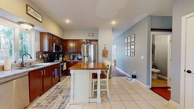 1205 New Braintree Rd, Oakham, MA 01068