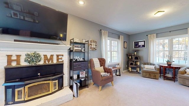 1205 New Braintree Rd, Oakham, MA 01068