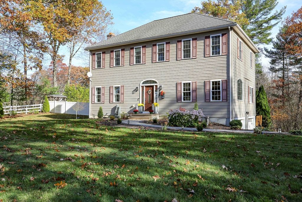 1205 New Braintree Rd, Oakham, MA 01068