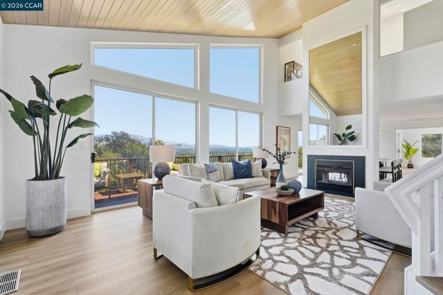 20 Surmont Ct, Lafayette, CA 94549