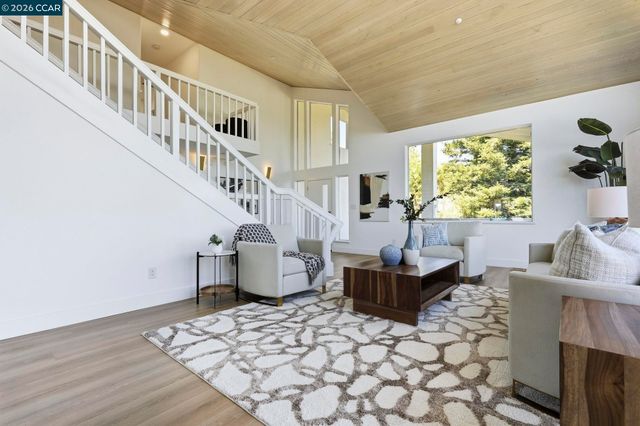 20 Surmont Ct, Lafayette, CA 94549