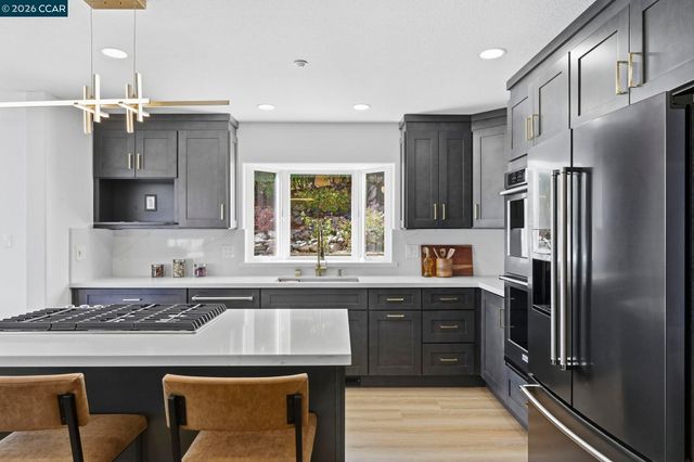 20 Surmont Ct, Lafayette, CA 94549