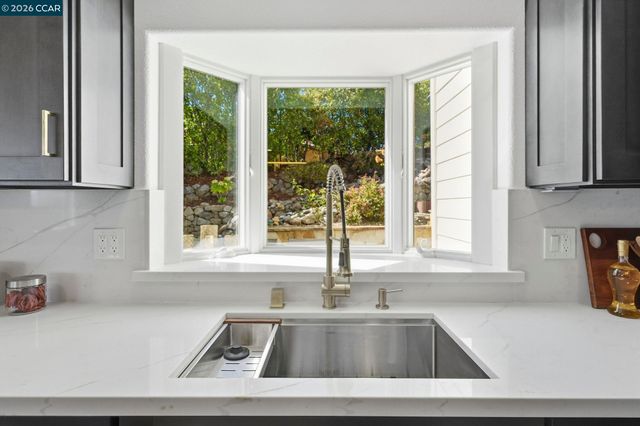 20 Surmont Ct, Lafayette, CA 94549