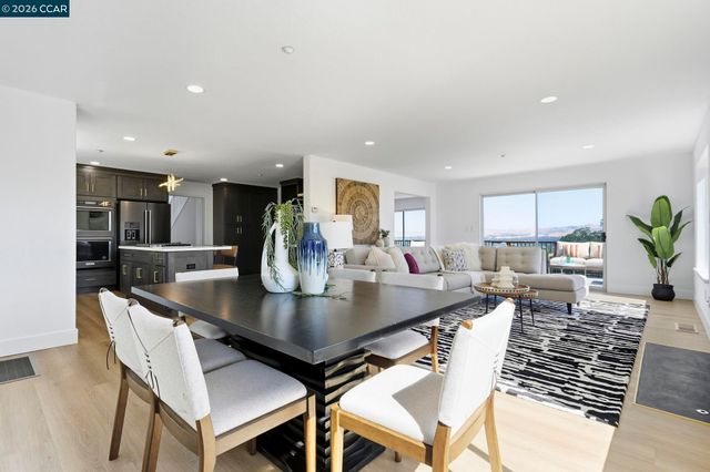 20 Surmont Ct, Lafayette, CA 94549