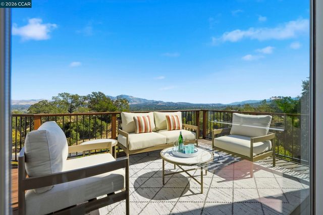 20 Surmont Ct, Lafayette, CA 94549