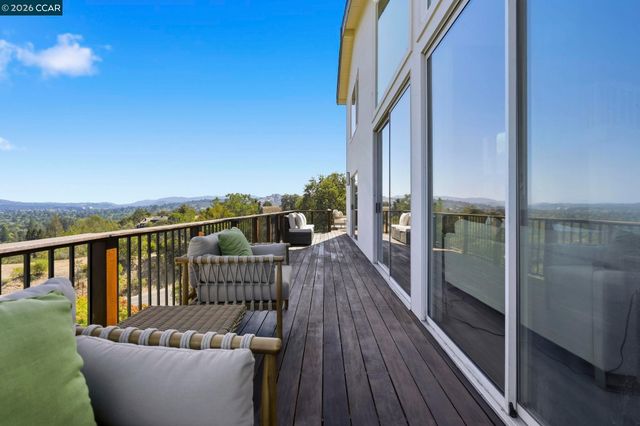 20 Surmont Ct, Lafayette, CA 94549