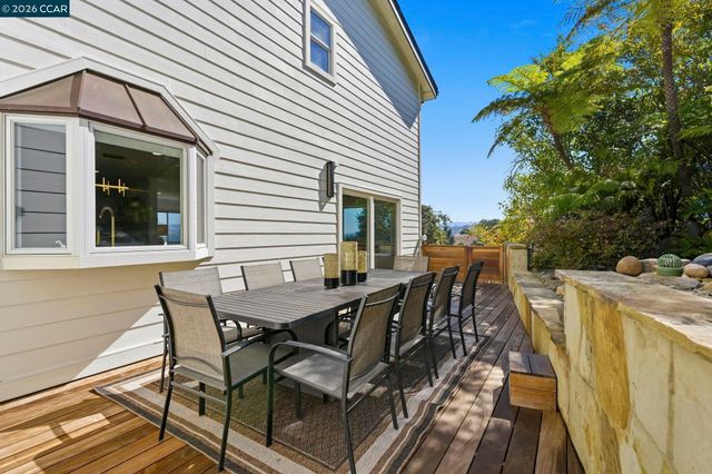 20 Surmont Ct, Lafayette, CA 94549