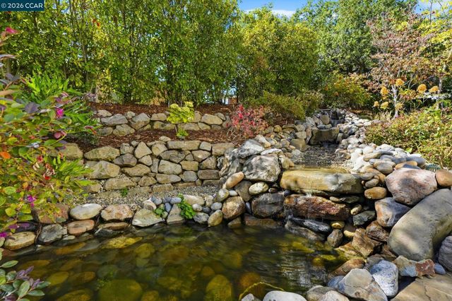20 Surmont Ct, Lafayette, CA 94549