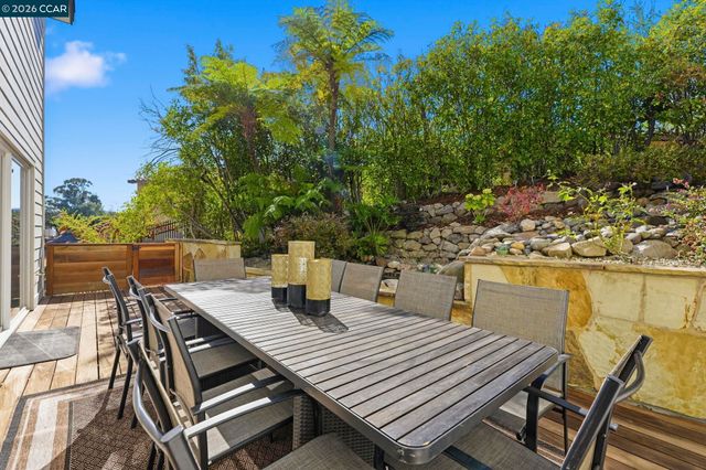 20 Surmont Ct, Lafayette, CA 94549