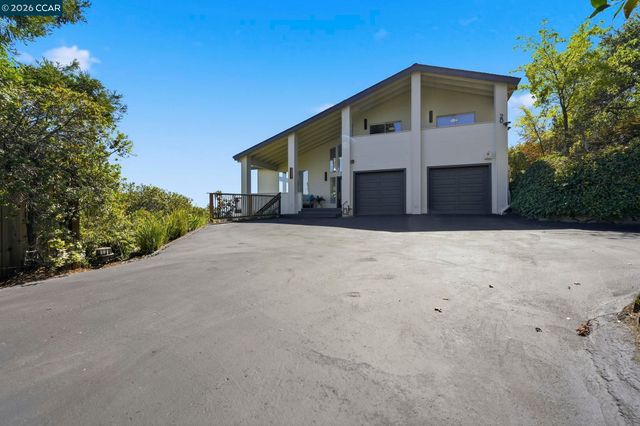 20 Surmont Ct, Lafayette, CA 94549