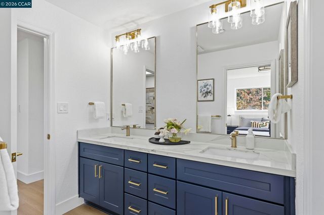 20 Surmont Ct, Lafayette, CA 94549
