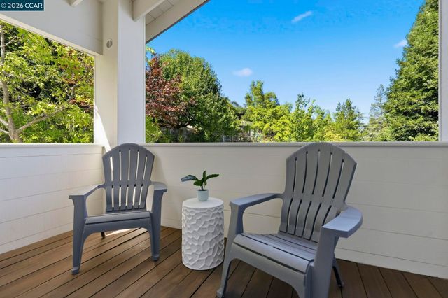 20 Surmont Ct, Lafayette, CA 94549