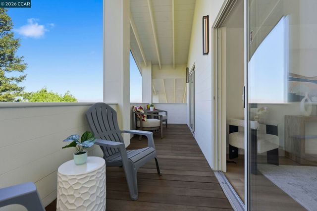 20 Surmont Ct, Lafayette, CA 94549