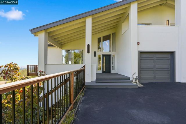 20 Surmont Ct, Lafayette, CA 94549