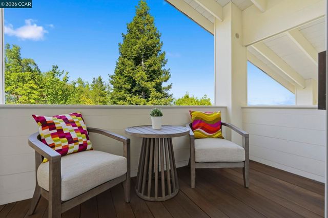 20 Surmont Ct, Lafayette, CA 94549