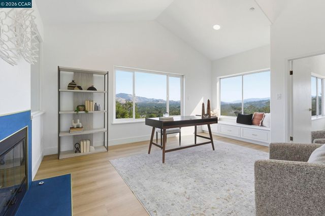 20 Surmont Ct, Lafayette, CA 94549