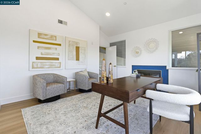 20 Surmont Ct, Lafayette, CA 94549
