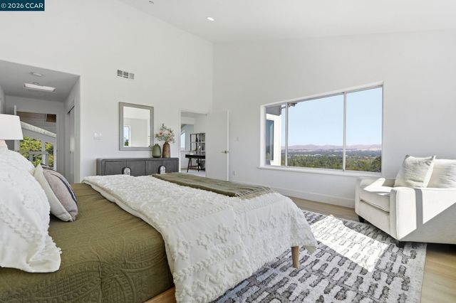 20 Surmont Ct, Lafayette, CA 94549
