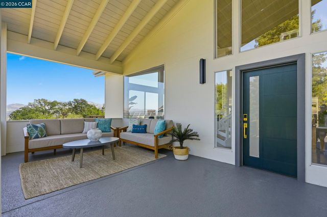 20 Surmont Ct, Lafayette, CA 94549