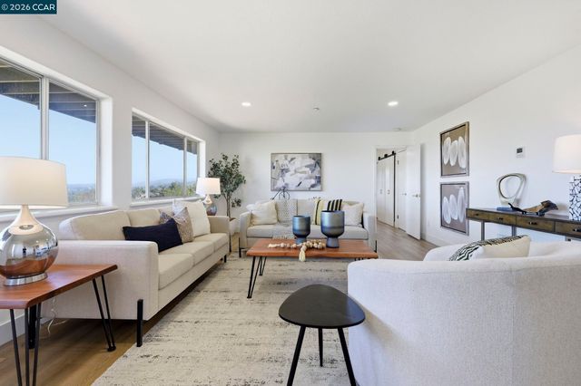 20 Surmont Ct, Lafayette, CA 94549