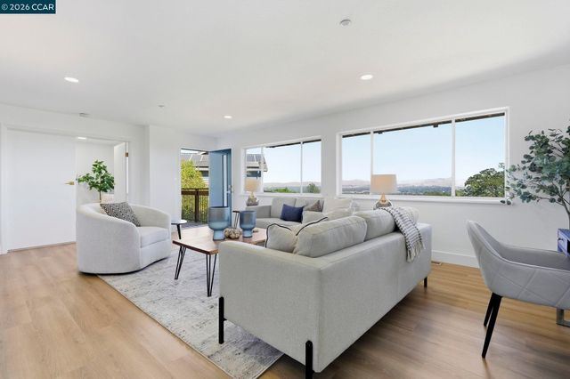 20 Surmont Ct, Lafayette, CA 94549