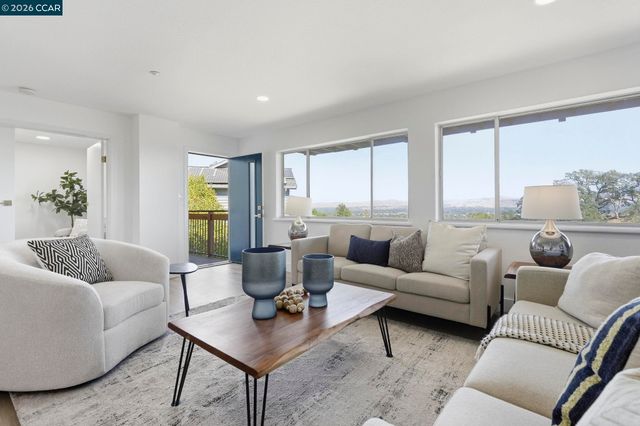 20 Surmont Ct, Lafayette, CA 94549