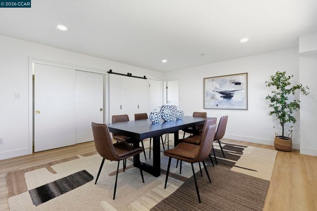 20 Surmont Ct, Lafayette, CA 94549
