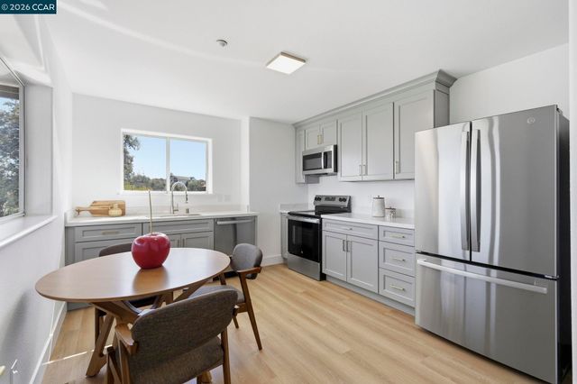 20 Surmont Ct, Lafayette, CA 94549