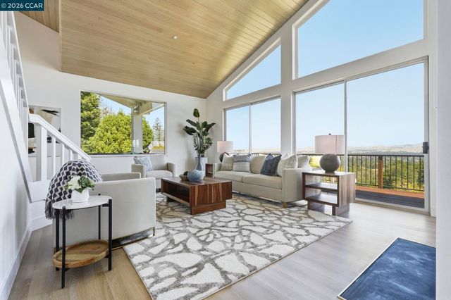20 Surmont Ct, Lafayette, CA 94549