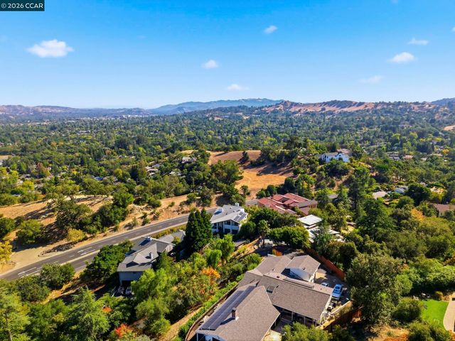 20 Surmont Ct, Lafayette, CA 94549