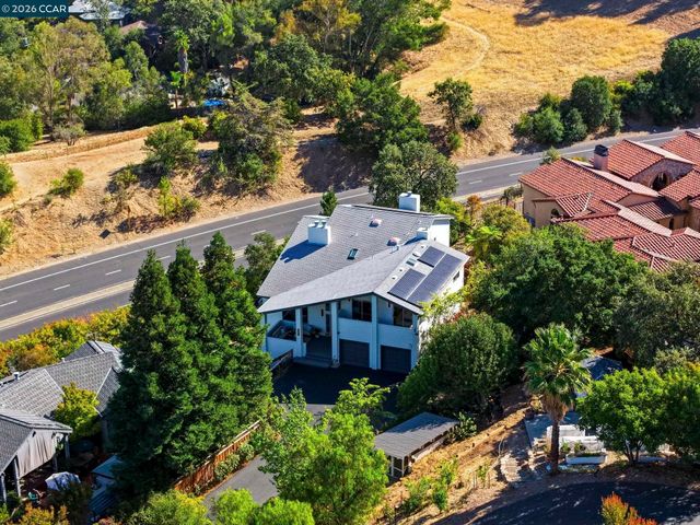 20 Surmont Ct, Lafayette, CA 94549