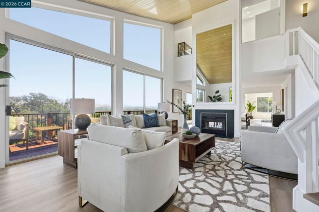 20 Surmont Ct, Lafayette, CA 94549