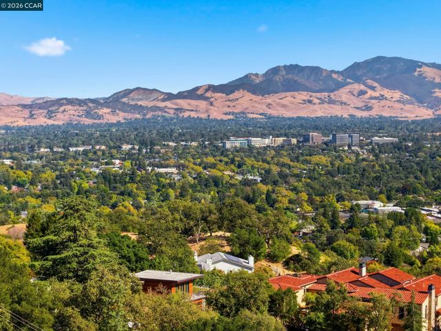 20 Surmont Ct, Lafayette, CA 94549