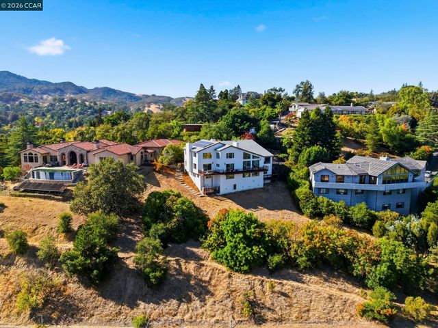 20 Surmont Ct, Lafayette, CA 94549