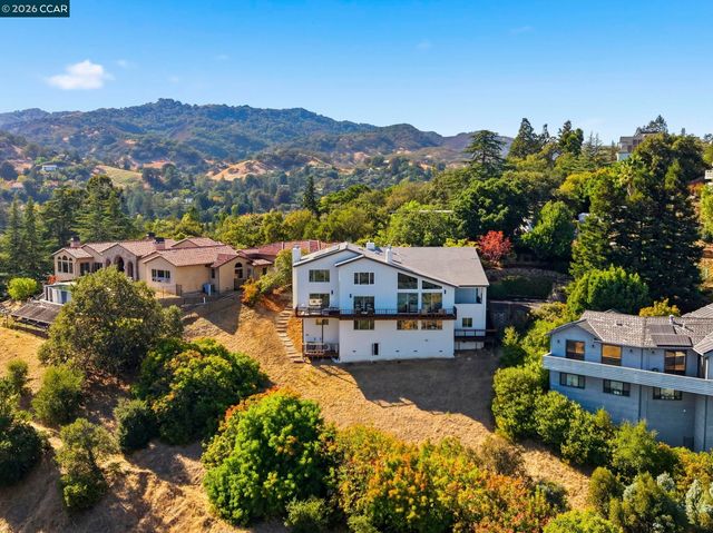 20 Surmont Ct, Lafayette, CA 94549